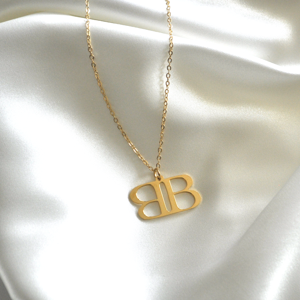 Collar Letra B