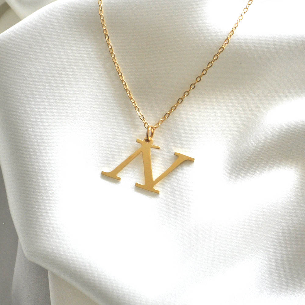 Collar Letra V