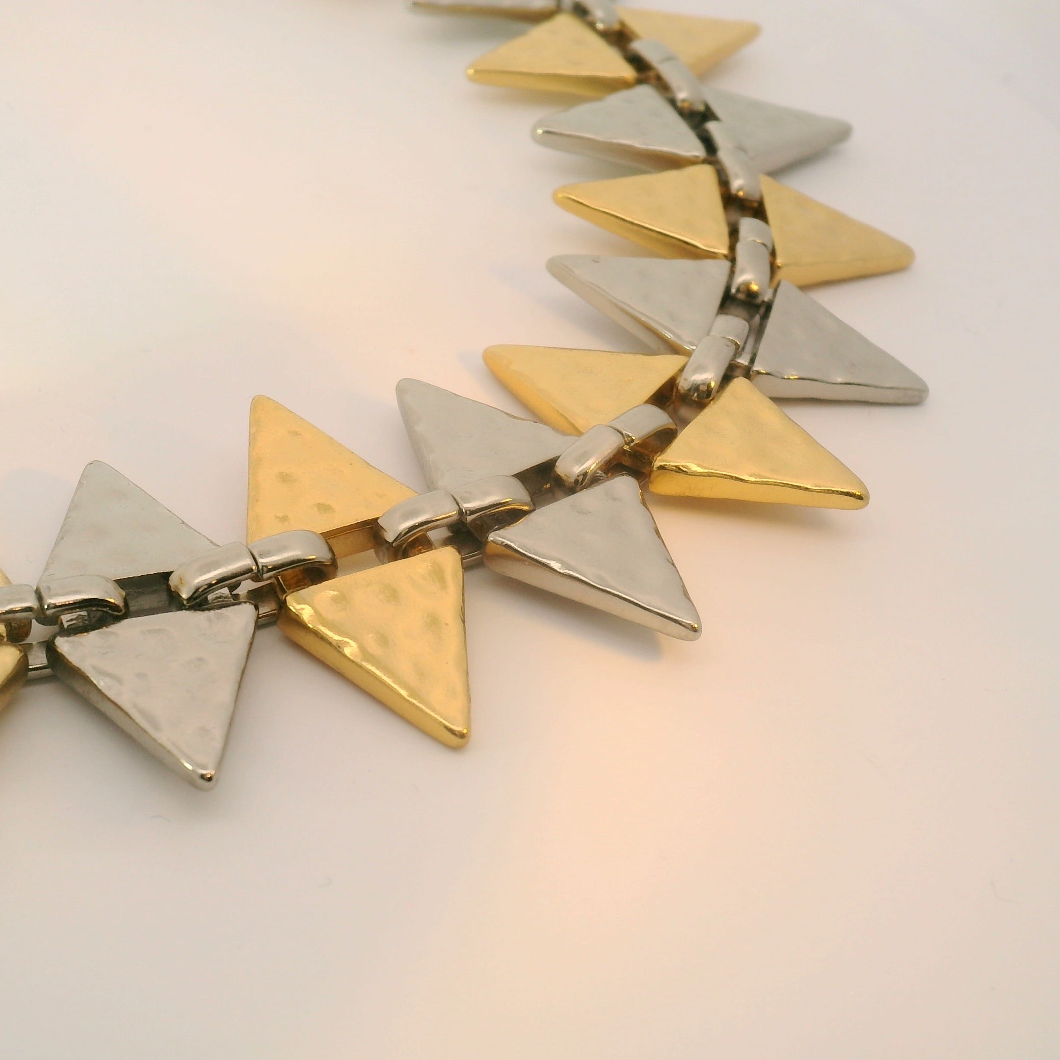 Collar Geometrico Broche Simple