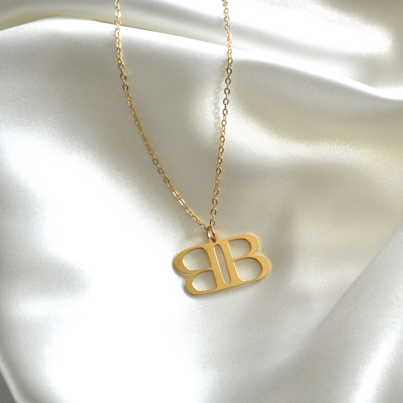 Collar Letra B
