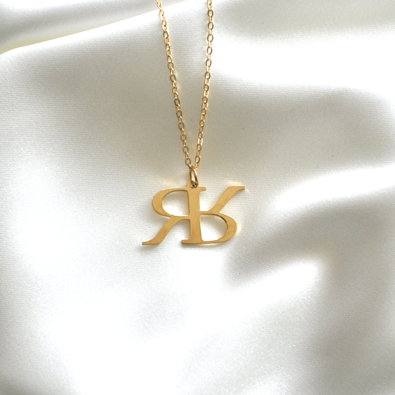 Collar Letra R