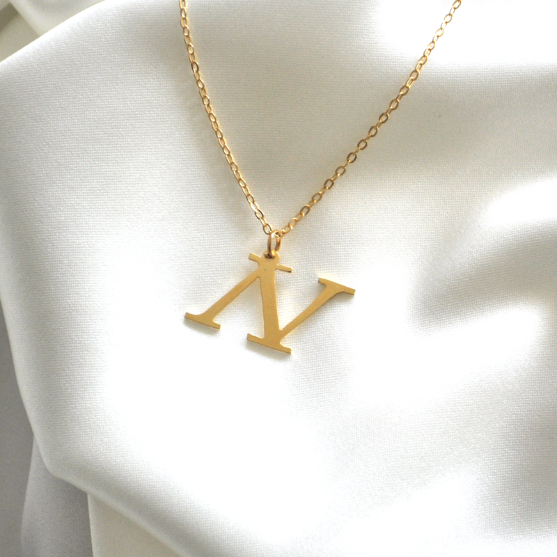 Collar Letra V